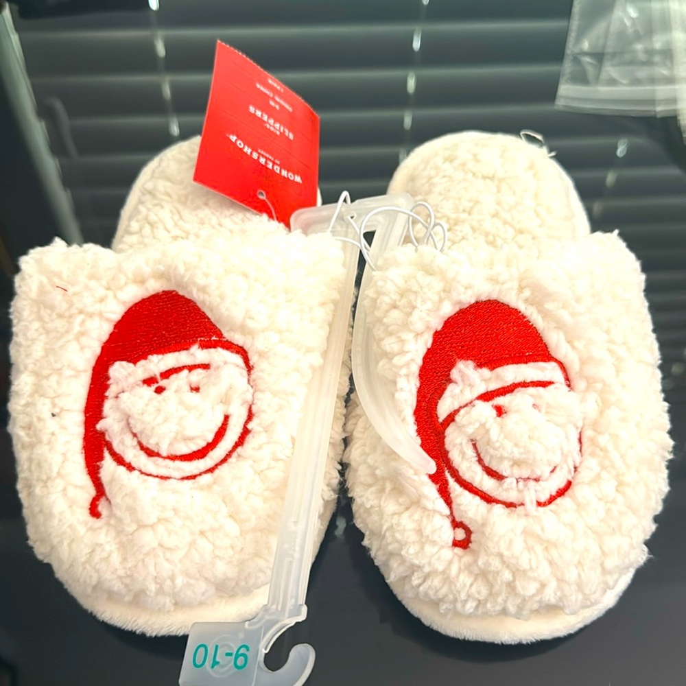 Wondershop Kids Sherpa Slippers NEW Size 9/10 Santa’s Little Helper Christmas